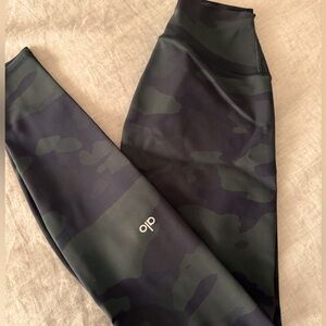 Like new - ALO size small high waist leggings in black and dark green camo.